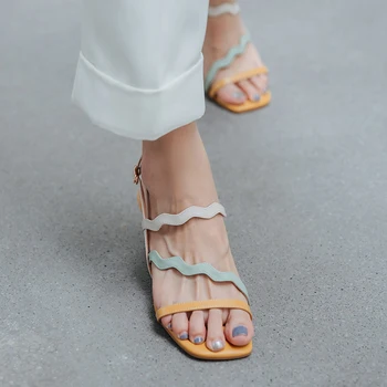 2020 metų vasaros laukinių pasakų stilių, spalvų basutės atviros kojų diržas su kulno mados švelnus vėjo aukšto kulno sandalai moteriška Z761