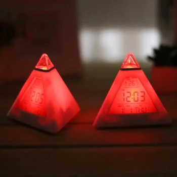 Spalva Keičiasi Trikampio formos Žadintuvas, spalvotu LED Naktį, Šviesos, Skaitmeninis Laikrodis-Žadintuvas su Dieną, Datą, Temperatūrą Vaikams Suaugusieji