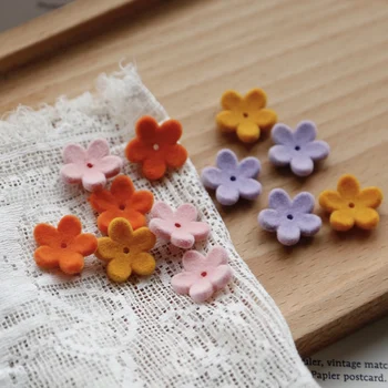 Pūkuotas mažas platus meilės keturių spalvų gėlės Japonijos 